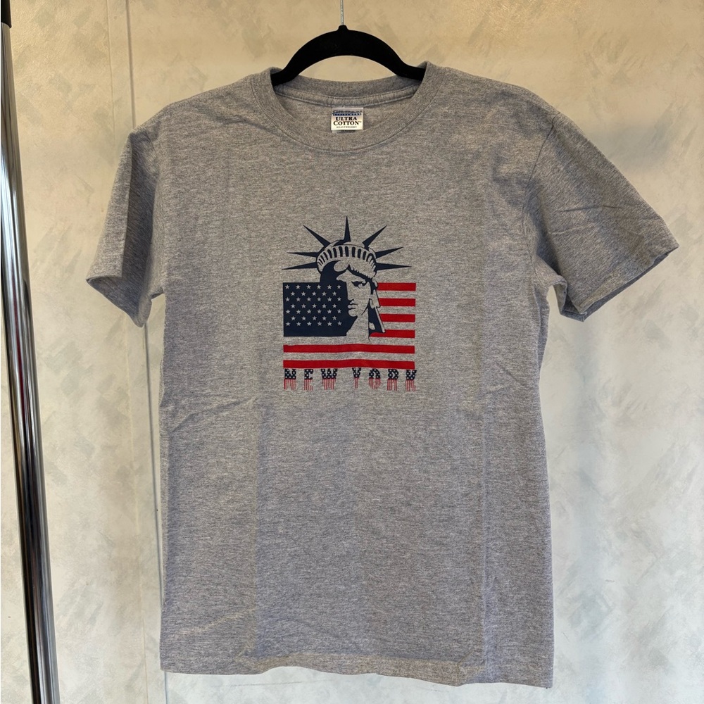 Gildan Gray New York Graphic Tee